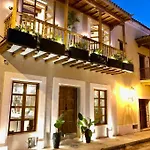 Casa San Antonio, Villa de diseño con piscina en la azotea.