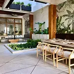 Casa San Antonio, Villa de diseño con piscina en la azotea.