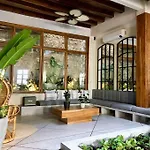 Casa San Antonio, Villa de diseño con piscina en la azotea.