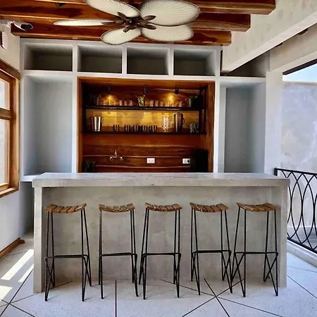 Casa San Antonio, De Diseno Con Piscina En La Azotea. Cartagena