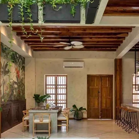 Casa San Antonio, De Diseno Con Piscina En La Azotea. *