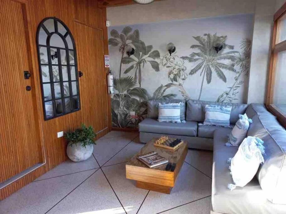 Casa San Antonio, De Diseno Con Piscina En La Azotea. *